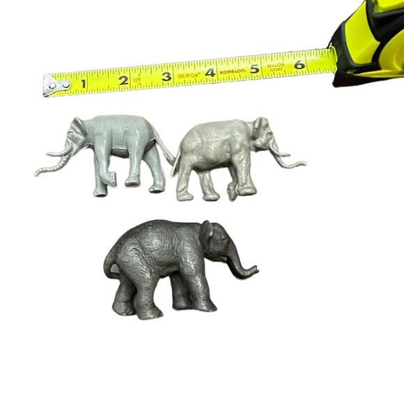 SCHLEICH & SAFARI - BUNDLE OF 37 ANIMALS INCLUDE HORSES, ELEPHANTS, CATS, & DOGS - Picture 13 of 16